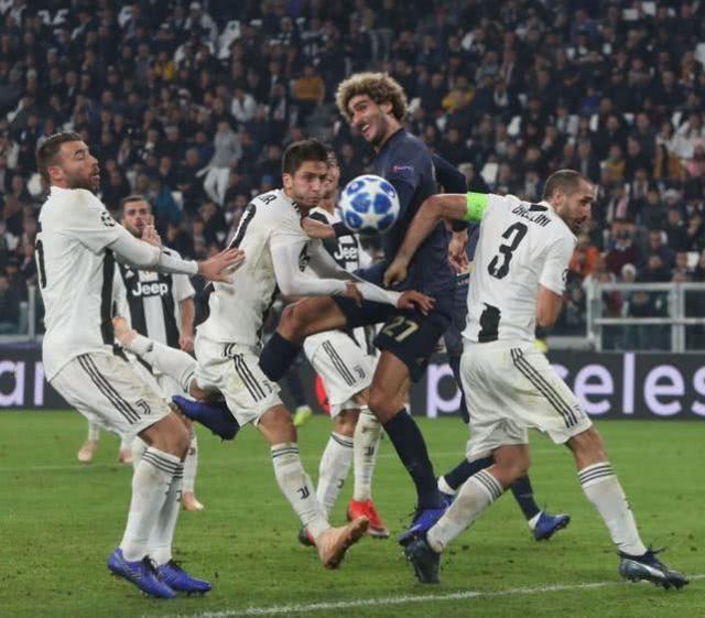  滕哈赫变阵收奇效，曼联终结三轮不胜颓势  