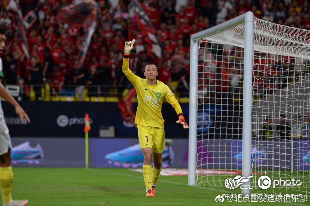  斯图加特年轻门将神勇发挥多次扑救保住球队不败  